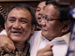 Andi Arief Jawab PSI soal Perasaan Dirangkul Jenderal Kardus