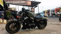 Menurut Indrajaya, pemilik showroom moge bekas, Classic Bikers Shop, alasan orang beli moge seken, salah satunya karena alasan gengsi. Foto: Luthfi Anshori