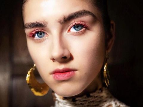 Makeup Warna Ungu Jadi Tren Kecantikan 2019