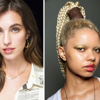 Eyeshadow warna gold seketika memberikan kesan glamour pada penampilan, meski tak pakai banyak makeup. Pada fashion show Monse dan Kim Shui, modelnya tampil cantik dengan eyeshadow warna emas.  Foto: Getty Images