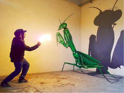 Keren Banget! Seni Grafiti 3D Ini seperti Keluar dari Tembok