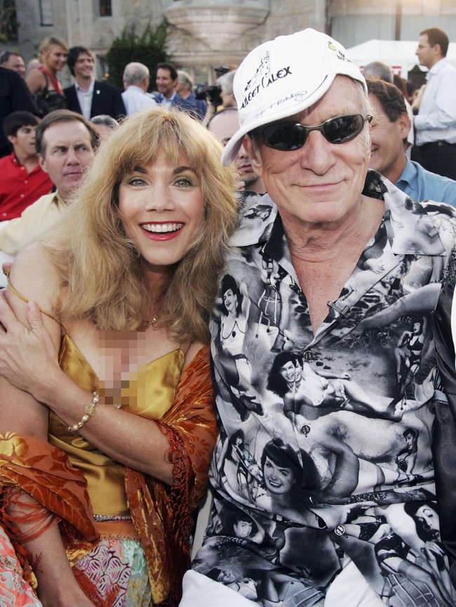 Barbi dan Hefner punya hubungan baik selama lebih dari dua dekade. Keduanya pun sempat berpacaran sekitar tujuh tahun dari tahun 1969 sampai 1976.  Foto: Getty Images