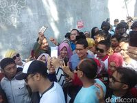 Santap Kupat Tahu Padalarang, Sandiaga: Ini Rekomen, Serius!