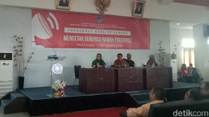 Agenda program Frequency Goes to Campus di Palembang di antaranya membahas uji coba 5G (Foto: Raja Adil Siregar/detikINET) Agenda program Frequency Goes to Campus di Palembang di antaranya membahas uji coba 5G (Foto: Raja Adil Siregar/detikINET)