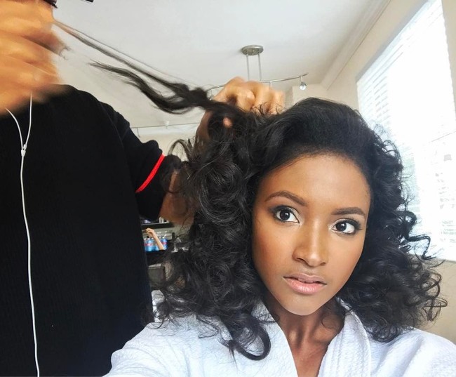 Wanita itu juga menjadi model Afrika-Amerika pertama yang dikontrak eksklusif dengan brand Calvin Klein. Foto: Instagram @lyndsey360