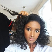 Wanita itu juga menjadi model Afrika-Amerika pertama yang dikontrak eksklusif dengan brand Calvin Klein. Foto: Instagram @lyndsey360