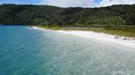 Foto: Pantai Pasir Putih di Atas Pegunungan Papua Barat