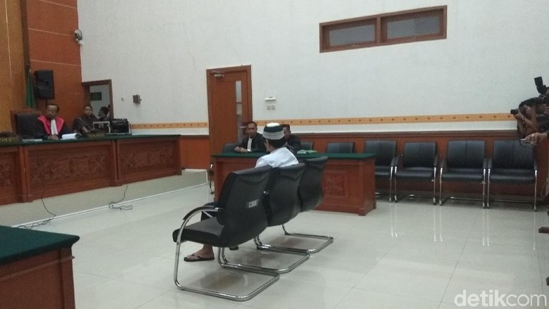 Abu Afif Divonis 11 Tahun Bui Terkait Pelatihan Teroris di Riau Abu Afif Divonis 11 Tahun Bui Terkait Pelatihan Teroris di Riau