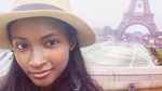 Gaya Liburan Lyndsey Scott, Model Seksi yang Jago Coding