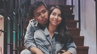 Namun banyak netizen yang memberikan komen negatif kepada pasangan muda itu. Dok. Instagram/clairineclay