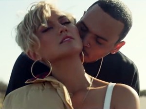 Klip Mesra Agnez Mo dan Chris Brown Puncaki Trending YouTube