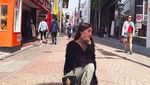 Foto: Liburannya Penyanyi & Model Cantik Celine Farach
