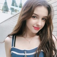 Saking imut dan cantik parasnya, Elina disebut memiliki wajah mirip Barbie. Foto: Instagram