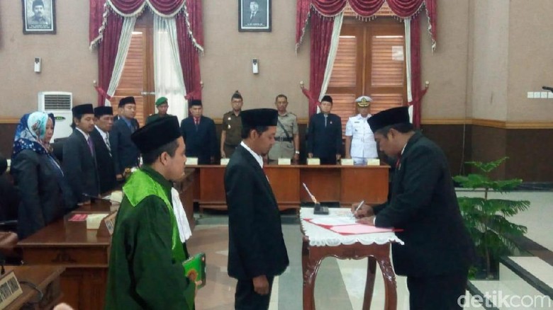 Pindah Partai, Anggota DPRD Kota Tegal Ini Diberhentikan Pindah Partai, Anggota DPRD Kota Tegal Ini Diberhentikan