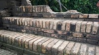 Lokasi penemuan bangunan tua berada tak jauh dari lokasi proyek Musi IV, Kuto Batu atau di Muara Sungai Jerujuk.