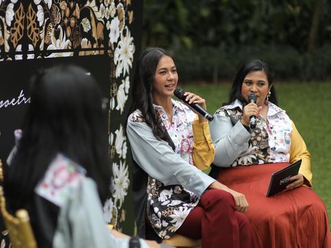 Tities Sapoetra Gandeng Paula Verhoeven Untuk Fashion Show di Paris