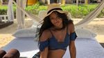 Gaya Liburan Lyndsey Scott, Model Seksi yang Jago Coding