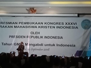 Di Kongres Mahasiswa Kristen, Jokowi Pamerkan Aksi Mogenya
