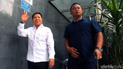 Jelang Sidang e-KTP, Setnov Tunaikan Salat Jumat