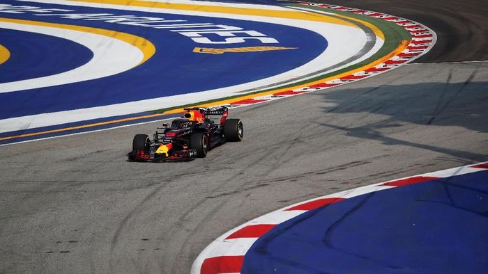 Daniel Ricciardo tercepat di sesi latihan bebas pertama GP Singapura 2018 (REUTERS/Kim Hong-Ji) Daniel Ricciardo tercepat di sesi latihan bebas pertama GP Singapura 2018 (REUTERS/Kim Hong-Ji)