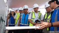 Di sela-sela peninjauan, Basuki mengatakan, kendala dalam pembangunan proyek tol tersebut adalah pembebasan lahan. Namun dia mendorong permasalahan lahan segera selesai.