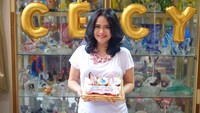 Dapat kejutan manis dari Sheza Idris, Shezy dapat cupcake dengan figur dirinya yang menggemaskan. Lengkap dengan lilin di atasnya. Foto: Instagram @shezy_idris