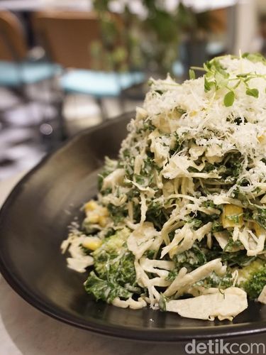 Kale & Cabbage Salad, menu sehat yang tak boleh dilewatkan.