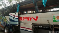 Kecelakaan terjadi saat bus PO Siliwangi Antar Nusa itu berangkat dari Jawa Timur menuju Pekanbaru. Bus menyalip mobil dari kiri kemudian menabrak truk.