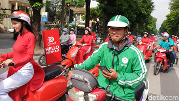 Selain Go-Viet, jalanan Hanoi juga diwaranai dengan driver Grab. Foto: Adi Fida Rahman/detikINET