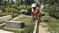 Warga tak memiliki lahan pemakaman yang berada di dekat lingkungan tempat tinggalnya.