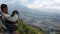 Kalau naik motor, traveler bisa berhenti dimana saja dan kapan saja untuk memotret pemandangan yang ada. Sejuk dan eksotis!  (Eko/detikTravel)