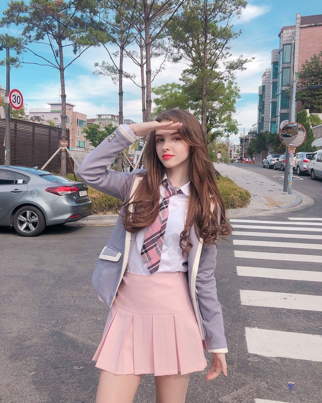 Elina ternyata sangat mencintai Korea, meski kedua orang tuanya berasal dari Uzbekistan. Foto: Instagram