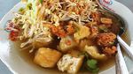 Nikmatnya Hari Jumat Sarapan Lontong Balap Khas Suroboyo yang Mantap