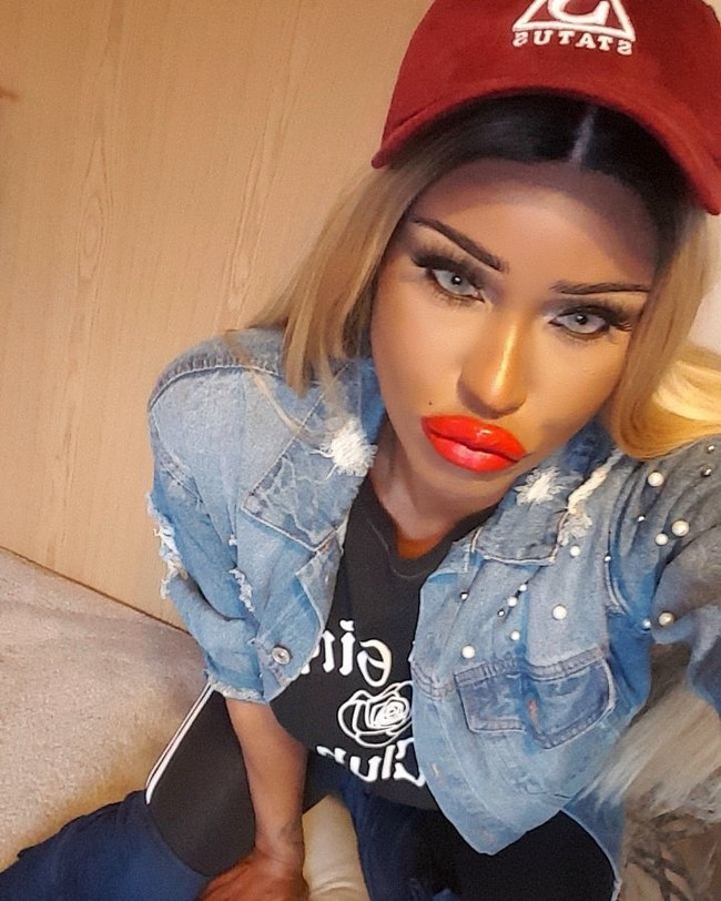 Wanita yang menjuluki dirinya sebagai boneka seks itu kini jadi bintang Instagram. Ia memiliki followers mencapai 42 ribu.  Foto: Instagram (@ iamdiamonddoll)