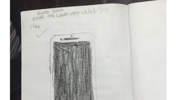 Tak mampu beli, iPhone XS digambar dengan pensil. (Foto: Twitter)