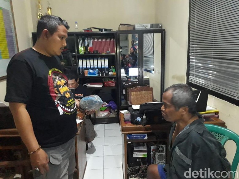 Miseran yang Bunuh Tetangganya dengan Batu Diduga Sakit Jiwa Miseran yang Bunuh Tetangganya dengan Batu Diduga Sakit Jiwa