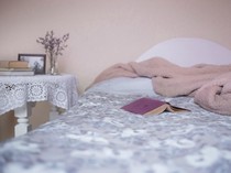 Kata Ahli Kesehatan Tentang Manfaat Seprai Kasur yang Tetap Bersih