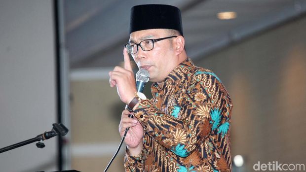 Saling Sindir Sahabat: Ridwan Kamil vs Sandiaga Uno
