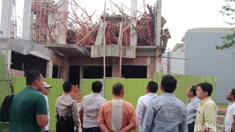 7 Pekerja Luka Tertimpa Bangunan Runtuh di PIK, 1 Masih Dicari 7 Pekerja Luka Tertimpa Bangunan Runtuh di PIK, 1 Masih Dicari
