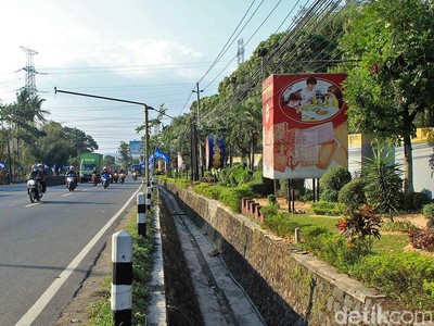 Menemukan Ayah Khong Guan yang Hilang di Semarang Menemukan Ayah Khong Guan yang Hilang di Semarang