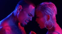 Namun banyak pula netizen yang menyayangkan video tersebut terlalu kebarat-baratan. Dok. YouTube/Agnez Mo