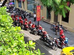 Aksi Abang Ojek Go-Viet Menelusuri Jalanan Hanoi