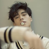 Aktor tampan berusia 24 tahun ini adalah Hu Yitian. Hu dikenal secara luas setelah membintangi web series pada 2017, A Love So Beautiful. Foto: Instagram