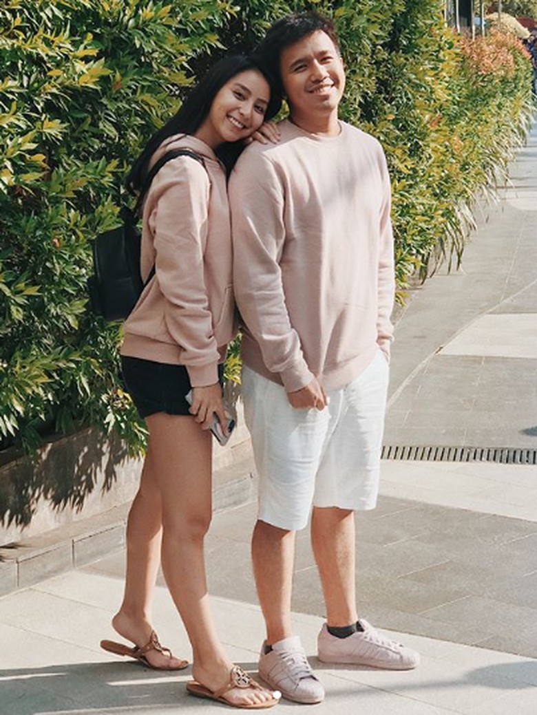Joshua Suherman dan Clarine Clay Foto: Dok. Instagram/clairineclay Joshua Suherman dan Clarine Clay Foto: Dok. Instagram/clairineclay