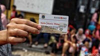 Sembako murah dari bantuan Pemprov DKI itu ditujukan kepada warga Cilincing yang memiliki Kartu Jakarta Pintar (KJP).