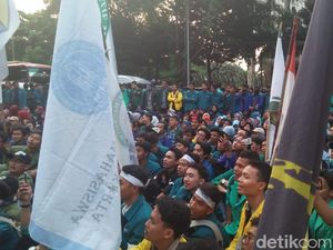 Cara BEM SI Cegah Perusuh: Buat Pagar Hidup dan Wajib Pakai Jaket Almamater