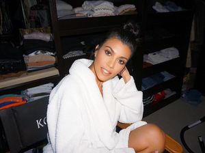 Demi Promosikan Bisnis, Kourtney Kardashian Difoto Tanpa Busana