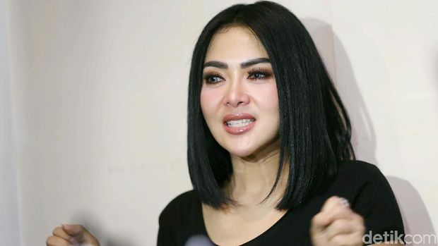 Kedekatan Syahrini dengan Reino Barack hingga Irjen Pol BS-Sisca Dewi