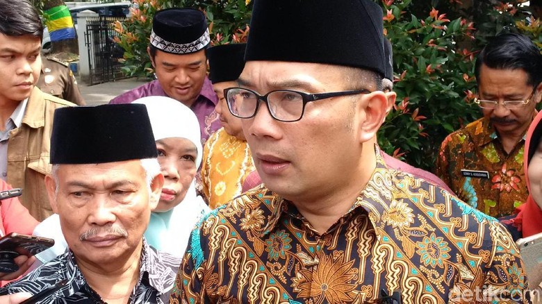 Serangan-serangan yang Mengusik Ridwan Kamil Serangan-serangan yang Mengusik Ridwan Kamil
