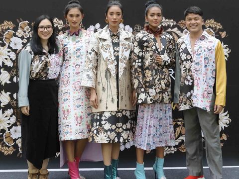 Tities Sapoetra Gandeng Paula Verhoeven Untuk Fashion Show di Paris